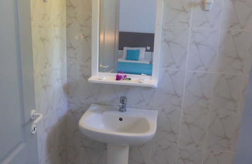 Tingaki Hotel | Blue Nest