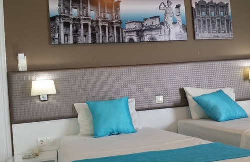 Tingaki Hotel | Blue Nest