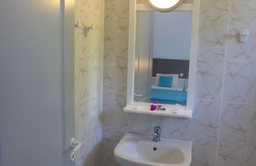 Tingaki Hotel | Blue Nest