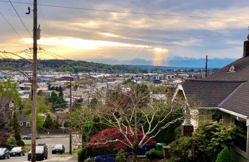 Fremont Casa | Blue Oasis with Amazing Olympic Views