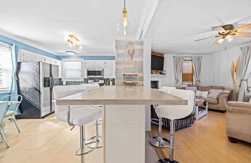 Willoughby Spit Casa | Blue Octopus Summary: