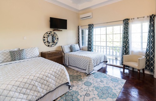 Lucea Cama Y Desayuno | Blue Paloma Bed & Breakfast