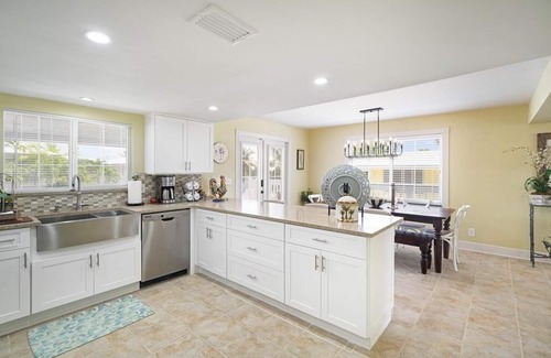 Summerland Key Casa | Blue Pearl of Summerland Key 4 Bedrooms, 3 Baths with Dock, Heated Pool and Spa