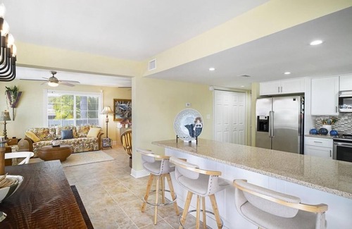 Summerland Key Casa | Blue Pearl of Summerland Key 4 Bedrooms, 3 Baths with Dock, Heated Pool and Spa