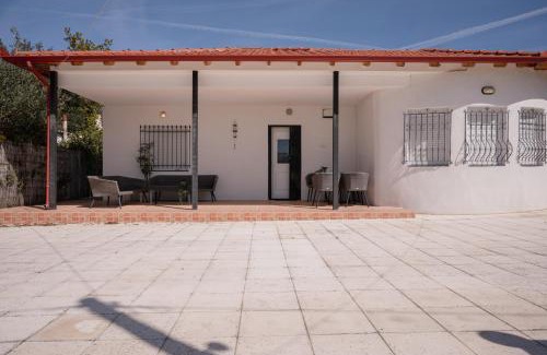 Nea Iraklia Casa | Blue Pebble House