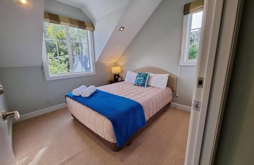 Russell Casa | Blue Penguin - Russell Cottages Collection 2-4 Bedroom