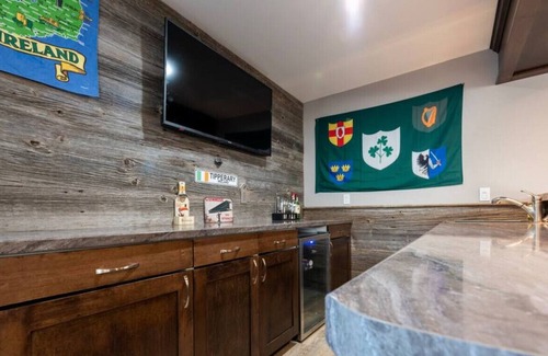 Plympton-Wyoming Casa | Blue Point Home- Beach Neighbourhood