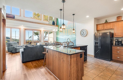 Wolf Laurel Casa | Blue Ridge Home with Views-Hot Tub-Gameroom/Close to Skiing-Hiking-Asheville!