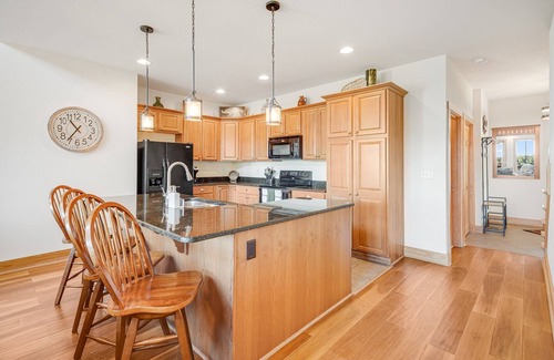 Wolf Laurel Casa | Blue Ridge Home with Views-Hot Tub-Gameroom/Close to Skiing-Hiking-Asheville!