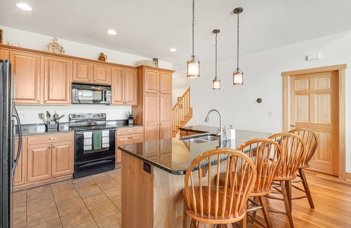 Wolf Laurel Casa | Blue Ridge Home with Views-Hot Tub-Gameroom/Close to Skiing-Hiking-Asheville!