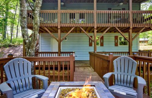 Murphy Casa | Blue Ridge Mountain Cabin Rental with Fire Pit!
