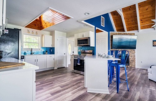 Morganton Casa | Blue Ridge Mountain Retreat | Sleeps 26 | Pool, Spa, Game Room | Family Reunions