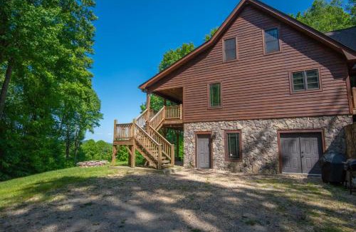 Creston Casa | Blue Ridge Mountain Retreat - 30 acres to explore & VIEWS, Sleeps 15