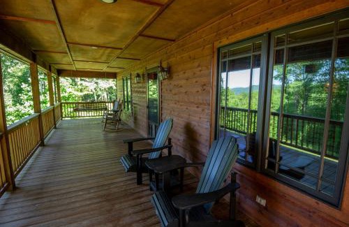 Creston Casa | Blue Ridge Mountain Retreat - 30 acres to explore & VIEWS, Sleeps 15