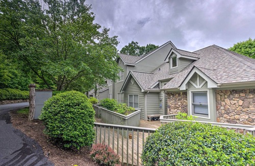 Mountain Air Apartamento | Blue Ridge Mtn Views: Condo w/ Furnished Balcony