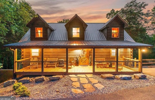My Mountain Cabina | Blue Ridge Shadows Lodge: Escape to the serene Blue Ridge Mountains
