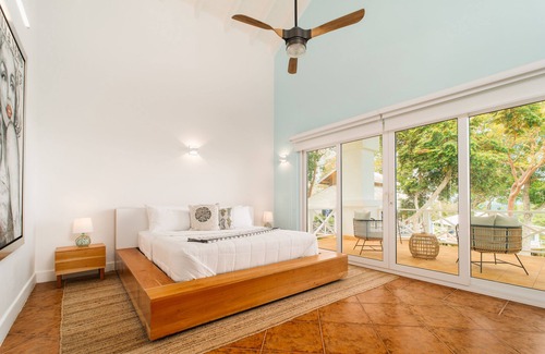 Antoneys Cay Hotel | Blue Roatan Resort