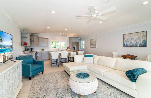 East End Casa | Mahogany Cove: Casa de playa ventosa con snorkel en el patio trasero
