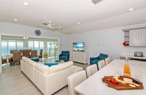 East End Casa | Mahogany Cove: Casa de playa ventosa con snorkel en el patio trasero