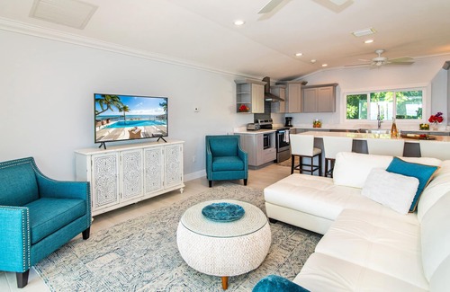 East End Casa | Mahogany Cove: Casa de playa ventosa con snorkel en el patio trasero