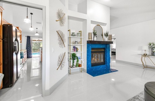 Brandon Casa | Blue Serenity Retreat - Come relax by the heated pool and jacuzzi!