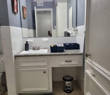 Neartown Apartamento | Blue Shark *E3* @ Midtown Cozy 1BR King Suite