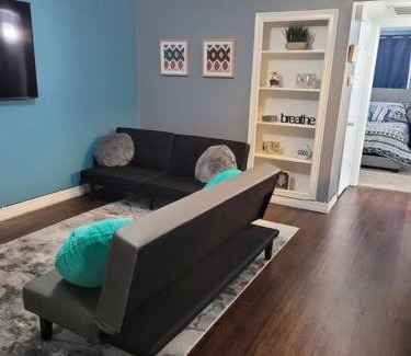 Neartown Apartamento | Blue Shark *E3* @ Midtown Cozy 1BR King Suite