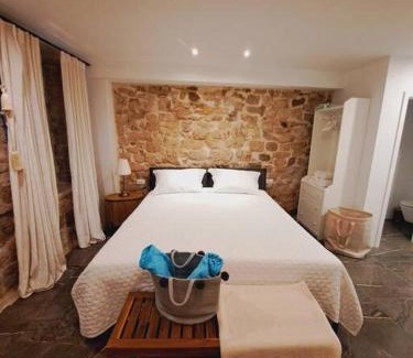 Komiza Apartamento | Blue Shutter Garden Studio