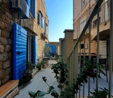 Komiza Apartamento | Blue Shutter Garden Studio
