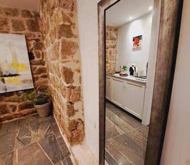 Komiza Apartamento | Blue Shutter Garden Studio