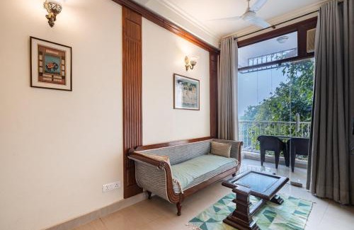 Hauz Khas Village Apartamento | Blue Sky 1 Bedroom Apartment with a fort view