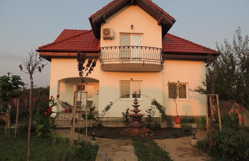 Balotesti Casa | Blue Sky House
