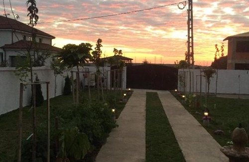 Balotesti Casa | Blue Sky House