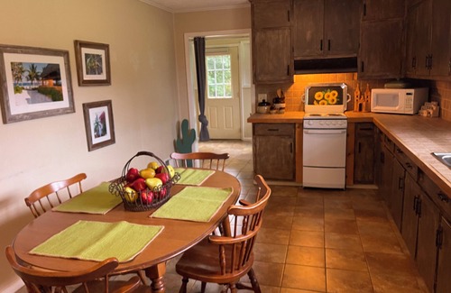 Tate Casa | Blue Sky Ranch, 1 acre, FAST WiFi in Alpharetta/Midway, Pets welcome w/fee100 ea