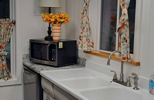 Penrose Cabaña | Blue Smoke Cottage - Comfortable Cottage in the Mountains - Hot Tub - Fireplace