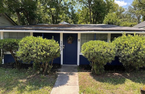 Jacksonville Casa | Blue Spacious Inside and Out