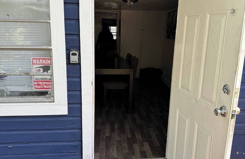 Jacksonville Casa | Blue Spacious Inside and Out