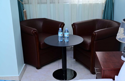 Kampala Hotel | BLUE STAR EXPRESS HOTEL Kampala - Entebbe Rd, Kampala