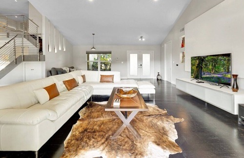 Davie Casa | Blue Stone Lake home by PMI