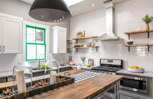 Cabbagetown Casa | Blue Suede Chou Summa