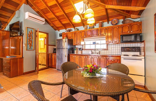 San Pedro Cabina | Blue Tang Inn
