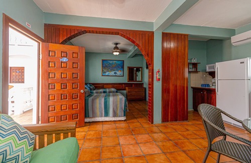 San Pedro Cabina | Blue Tang Inn