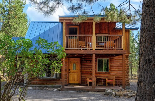 Three Rivers Cabina | Blue Top Cabin Log Bend/SRvr: HotTub FirePit Family/Dog/Horse Public Trails