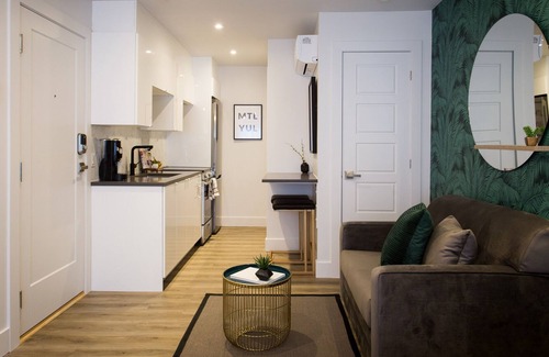 Little Italy Apartamento | Blue Tropics Studio in Little Italy with kitchen by Denstays