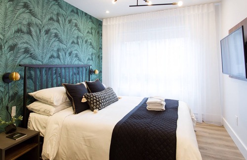 Little Italy Apartamento | Blue Tropics Studio in Little Italy with kitchen by Denstays