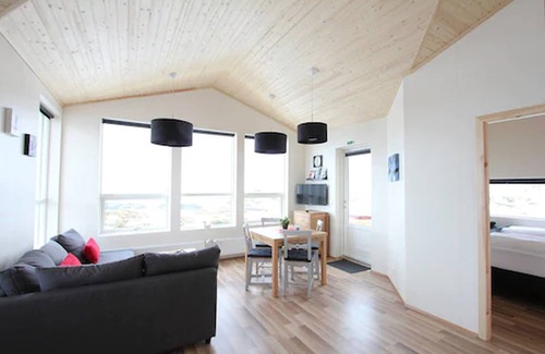 Reykholt Cabina | Blue View Cabin 6A with Hot Tub