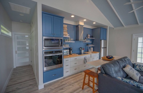 Southmont Casa | Blue View charming lakeside cottage with large deck and beautiful lake views