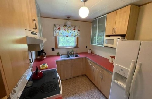 Northern Bruce Peninsula Cabaña | Blue Vista Tobermory Waterfront Cottage