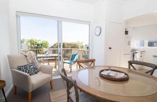 Rewa Casa | Blue Water Cottage - with beachfront coastal views