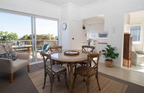 Rewa Casa | Blue Water Cottage - with beachfront coastal views